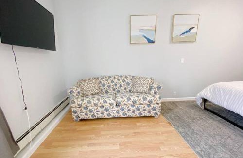 Coram Apartment | Private Apt King Suite, L.I, NY-Hamptons to NYC