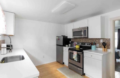 Old North End Apartment | Private+Beautiful Downtown Pad- Near Church St