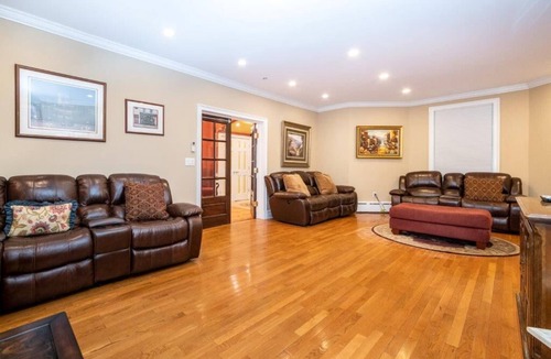 North Side House | Private Bedroom #4 and Bath 26 Min to NYC!