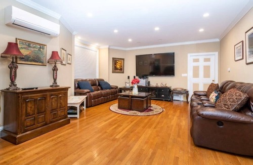 North Side House | Private Bedroom #4 and Bath 26 Min to NYC!