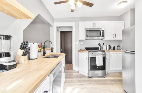 Front Park Apartment | Private Buffalo Guest Retreat Minutes to Downtown!