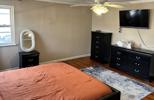 Constable Hook House | Private guest house near NYC with food voucher and parking