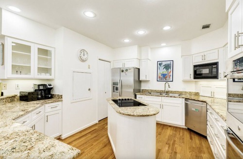 Pirates Beach West House | Private Heated Pool | 5 bdrm | Walk to Beach!