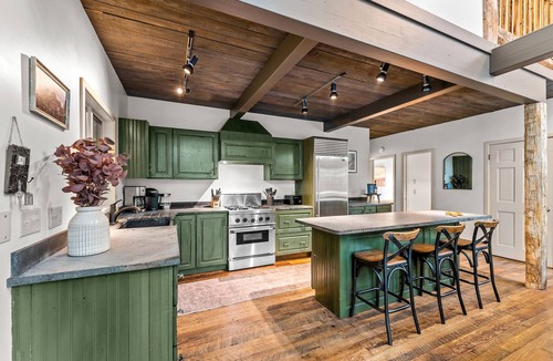 Ellicottville Ski Chalet | ★ Private Hideaway w/Hot Tub & Fireplace- Stylish & Serene - Hike from Cabin! ★