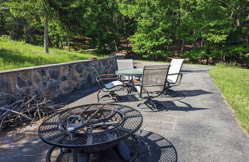 Berkeley Springs Cabin | Private, light filled retreat space.n with your own pickleball court!