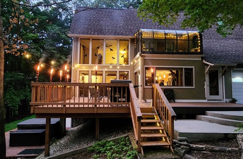 Town of Lloyd House | Private mountain forest escape