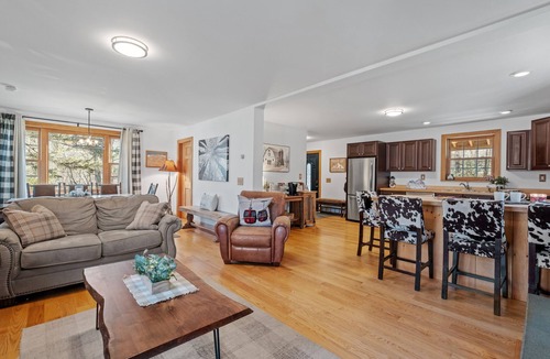 West Bridgewater House | Private, new home near Skyeship gondola with four fireplaces, washer/dryer, WiFi
