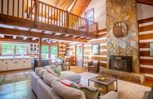Elon Cabin | Private Riverfront Cabin: Kayaks, Ping Pong, Gym