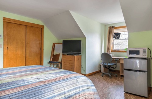 Burlington Resort | Private room ∙ 1 guest