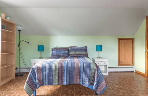 Burlington Resort | Private room ∙ 1 guest