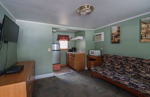 Lincoln Hotel | Profile Motel & Cottages