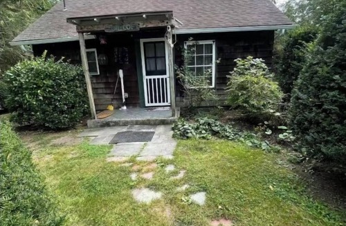 East Patchogue Cottage | Quaint Cottage on Long Island's South Shore