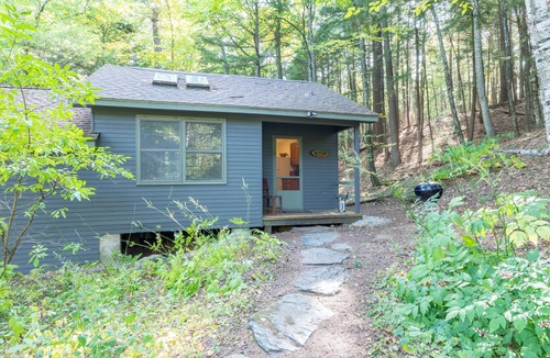 Pittsfield Cabin | Quaint cottage on peaceful NH lake! Enjoy swimming, kayaking, and trails.