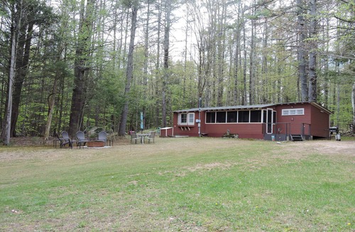 Moultonborough Cottage | Quaint Cottage with town beach access sleep 4