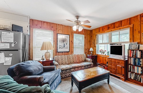 Poultney Cottage | Quaint lakefront home with great views & full kitchen