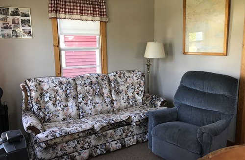 Frontenac Cottage | QUAINT LITTLE COTTAGE with SPECTACULAR VIEW right on the St. Lawrence River