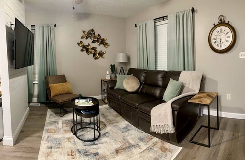 South Point Apartment | Quaint, spacious, & relaxing; come stay with us, you'll enjoy the details.