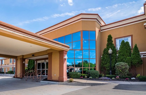 Latham Hotel | Quality Inn & Suites Albany Airport