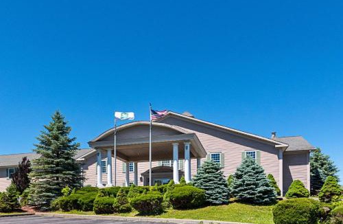 Central Bridge Hotel | Quality Inn & Suites Schoharie near Howe Caverns