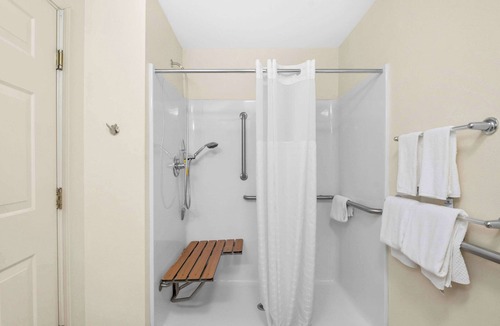 Queensbury Hotel | Quality Inn