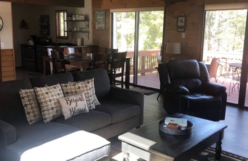 West Hartford Condo | Quechee Condo - Affordable Vacation Resort ~Ski/Golf/Tennis/Lake/Pool/Gym