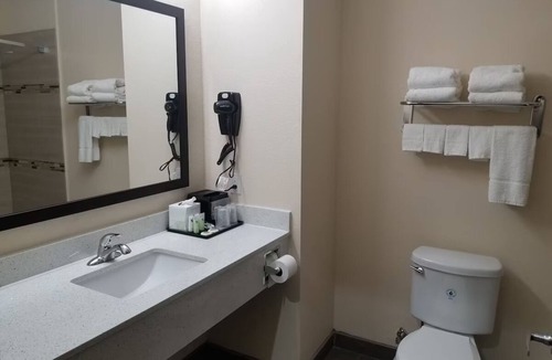 Bay City Hotel | Queen Bedroom with Kitchenette, Perfect for a Comfortable Stay in Bay City