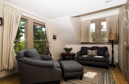 Keene Bed & Breakfast | Queen Room with Mtn Views