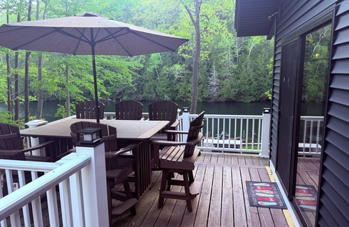 Leicester Cottage | Quiet Camp on the lake “Relax, Refresh, Unwind “