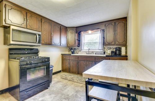 Cheektowaga House | Quiet Cheektowaga Retreat 23 Mi to Niagara Falls!