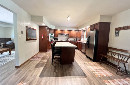 New Castle House | Quiet country setting with walking trails and small lake