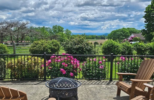 Bridgewater House | Quiet, off the grid getaway with access to hiking, fishing and wineries nearby!