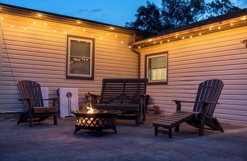 Bridgewater House | Quiet, off the grid getaway with access to hiking, fishing and wineries nearby!