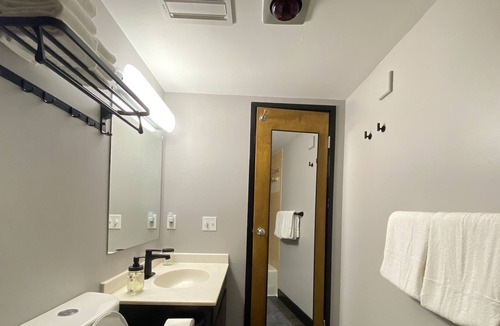 Jeffersonville Condo | Quiet Smugglers Notch Ski Retreat- Ski in/ Ski out!