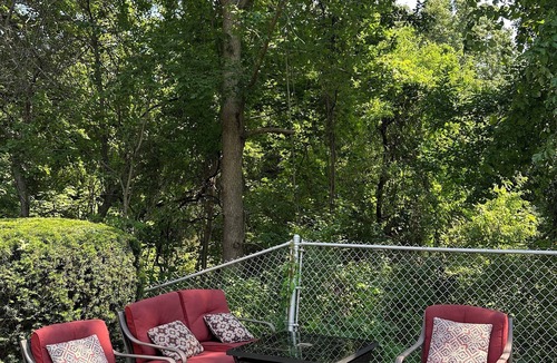 Newton House | Quiet, upscale Boston Suburb stay-fast access to Boston hub and hospitals