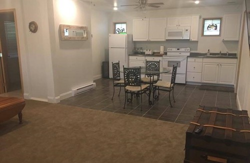 Westfield House | Quiet weekend getaway - In the middle of Lake Erie Wine Country