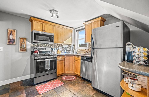 Quincy Apartment | Quincy Beach Home Next to Boston & T, Free Parking