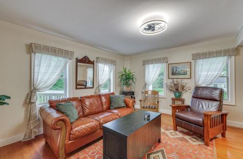 Putnam House | Quintessential New England Home with Patio and Grill!