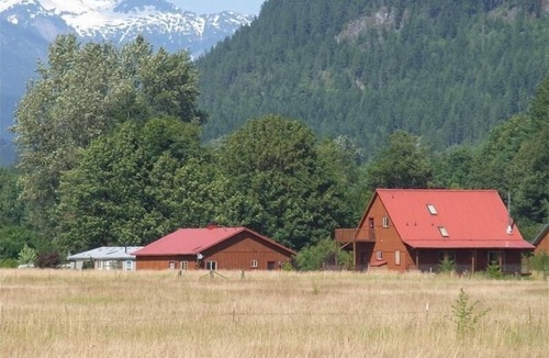 Marblemount House | Rainbow House: North Cascades Skagit River Retreat