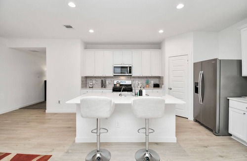 Barker House | Rammies Exquisite Home With Pool Access