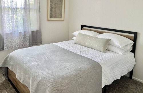 Easton House | Ranch Home 5 minutes to Easton/Airport. Pet-Friendly!