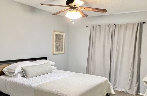 Easton House | Ranch Home 5 minutes to Easton/Airport. Pet-Friendly!