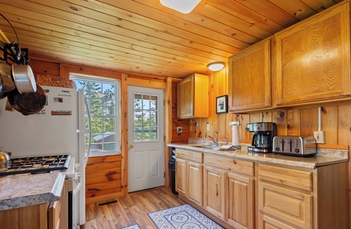 Rangeley House | Rangeley Manor 2 | Great Cabin with Shared Access to Rangeley Lake.