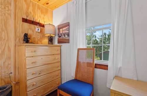 Rangeley House | Rangeley Manor 2 | Great Cabin with Shared Access to Rangeley Lake.