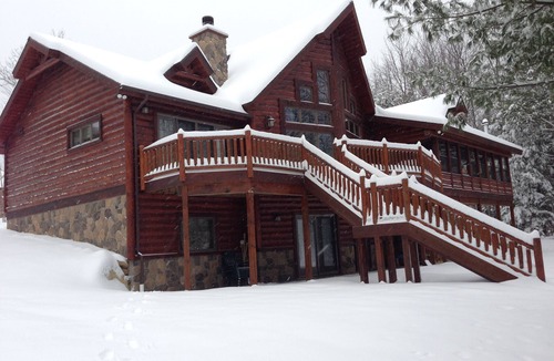 Northville House | RARE 100' OF BEACH LUXURY LOG CABIN ON GSL- GREAT FOR 1 LARGE OR 2 FAMILIES