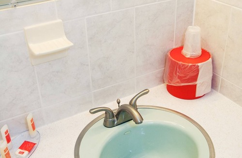 Plymouth Hotel | Red Carpet Inn & Suites