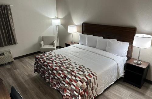 Spring Hill Hotel | Red Roof Inn Charleston - Dunbar