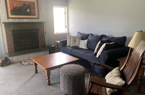 West Dover Condo | Redecorated! Great Location at Mount Snow, Free Shuttle, Pool/Hot Tub