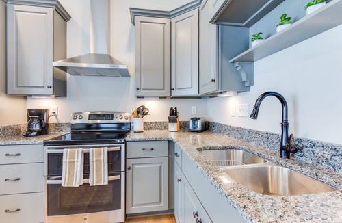 Northeast Virginia Beach House | Refreshed, Pet-Friendly 4 BR Townhouse Walking Distance to the Beach and Boardwalk (408A)