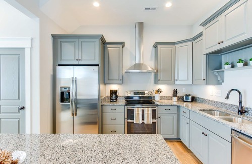 Northeast Virginia Beach House | Refreshed, Pet-Friendly 4 BR Townhouse Walking Distance to the Beach and Boardwalk (408A)