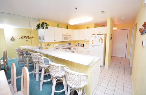 Heron Harbour Isle Condo | Relax and enjoy this two BD condo on the bay side with an outdoor pool and free WiFi, close to a lot of activities